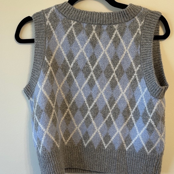 Ultra Soft n a Cuddly Pink Rose Women's Pastel V-Neck Argyle Sweater Vest - Picture 3 of 4